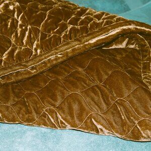 King Nine & Co. by Nine West polyester quilt. Brown.